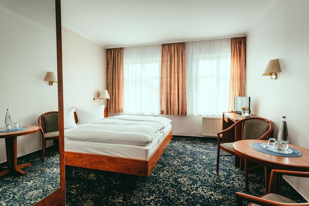 Landhotel Classic Oranienburg Exterior foto