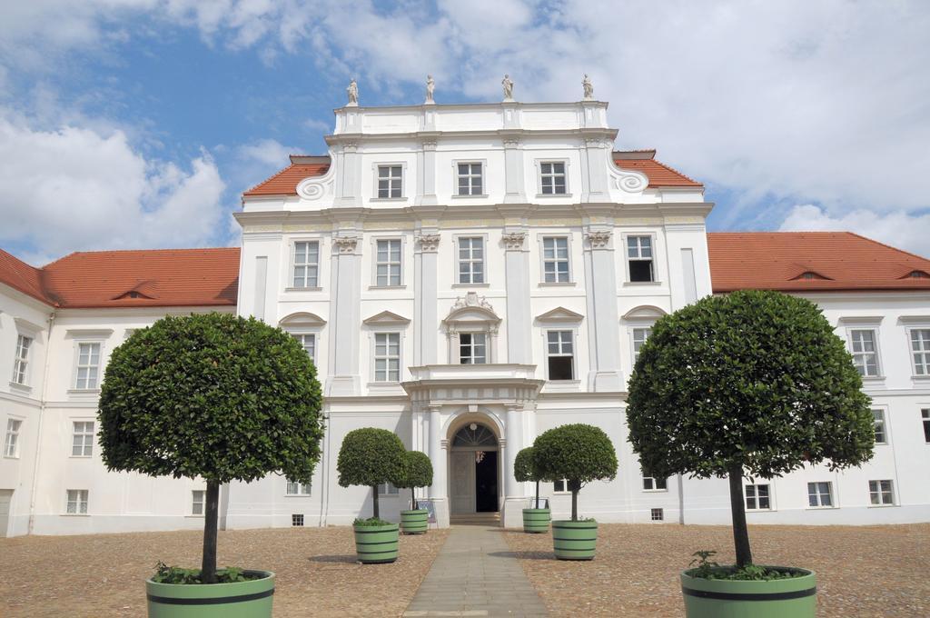Landhotel Classic Oranienburg Exterior foto